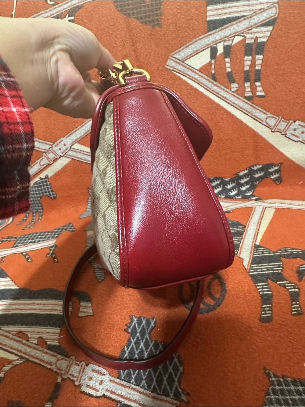 GUCCI ❤️🌟 BEIGE GG CANVAS TOP HANDLE SATCHEL W/ CHERRY RED TRIMMING ⭐️ - Picture 3 of 13